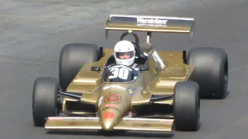 La Arrows con la livrea oro