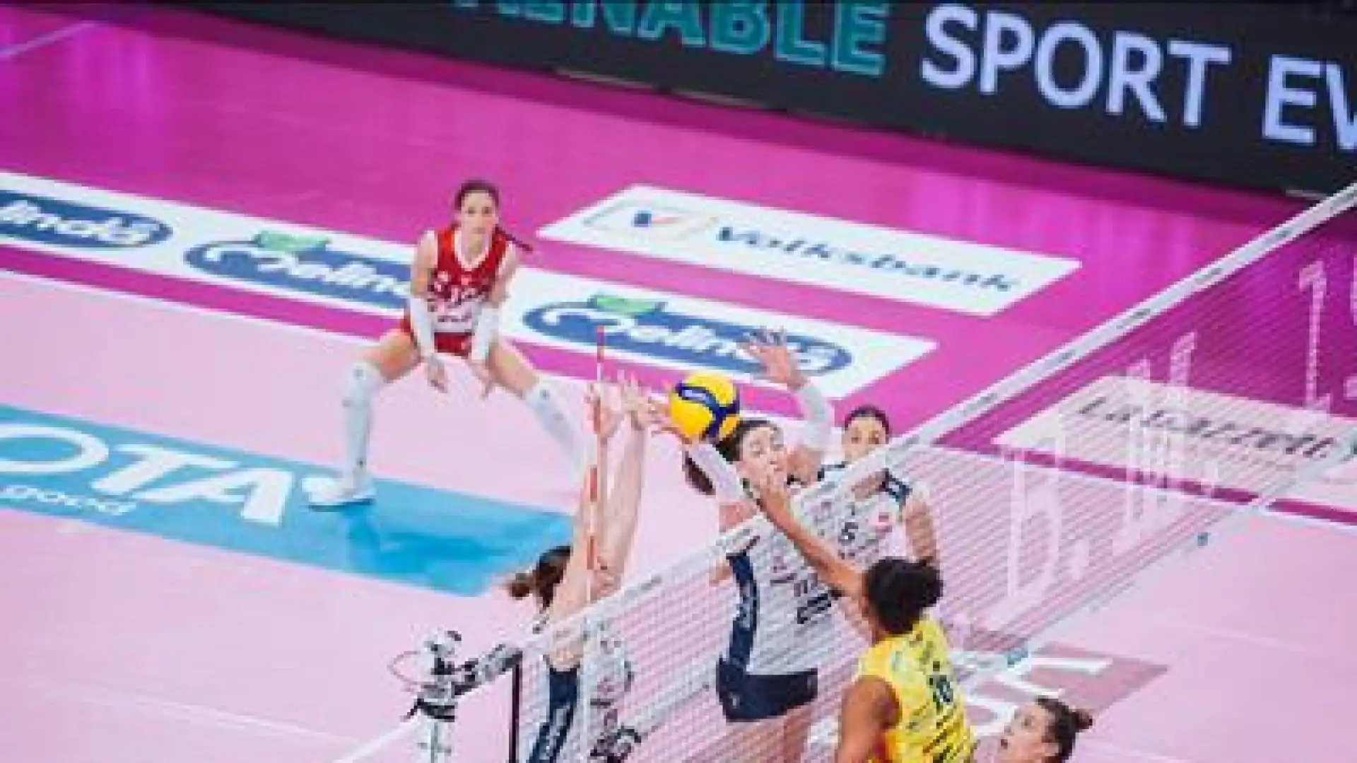 Le ragazze di Santarelli hanno anche battuto due volte Milano.
