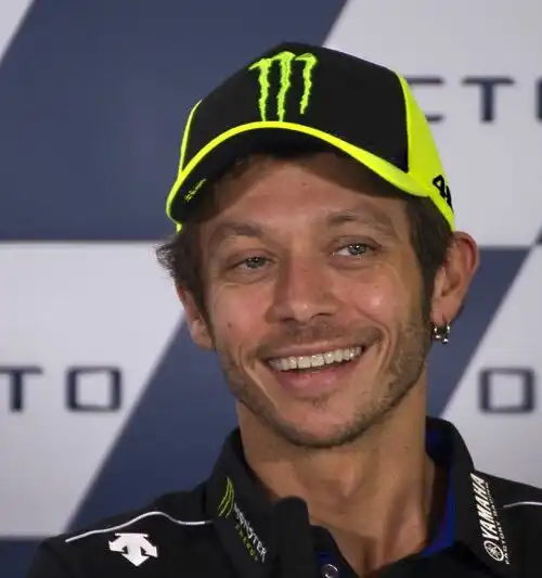 La pioggia non toglie il sonno a Valentino Rossi