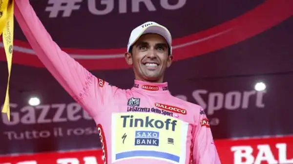 Il corridore spagnolo ha conquistato la leadership della Corsa in Rosa scattando in occasione del primo arrivo in salita della competizione.
