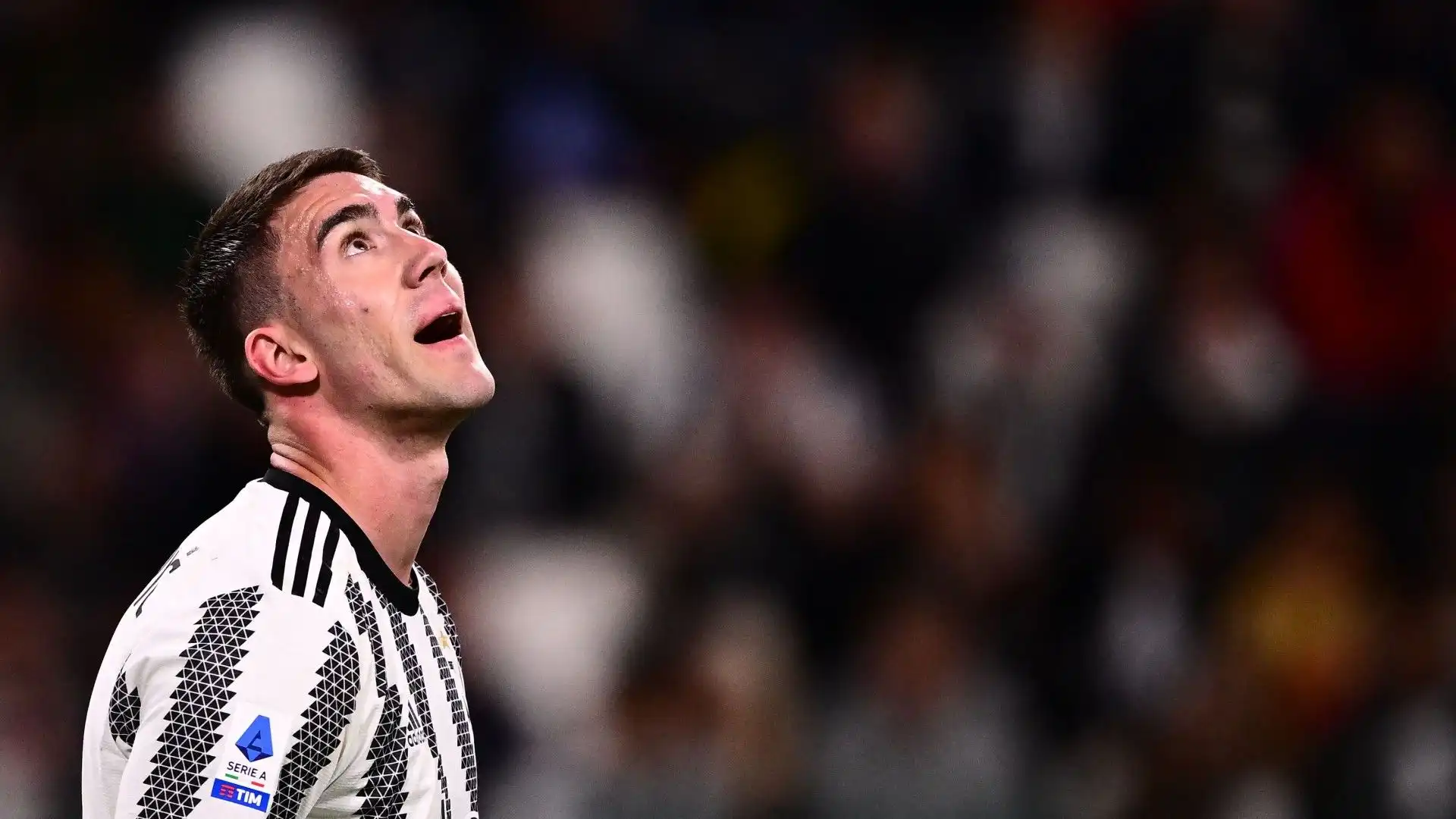 Il rendimento non esaltante dello scorso anno aveva messo in dubbio il futuro dell'attaccante alla Juventus
