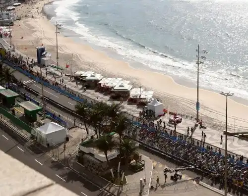 Paura sul traguardo di Copacabana: esplosione