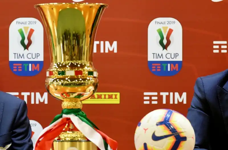 Coppa Italia: minuto di silenzio e applauso ai medici