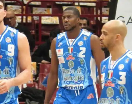 Sassari in crisi, Mitchell tagliato