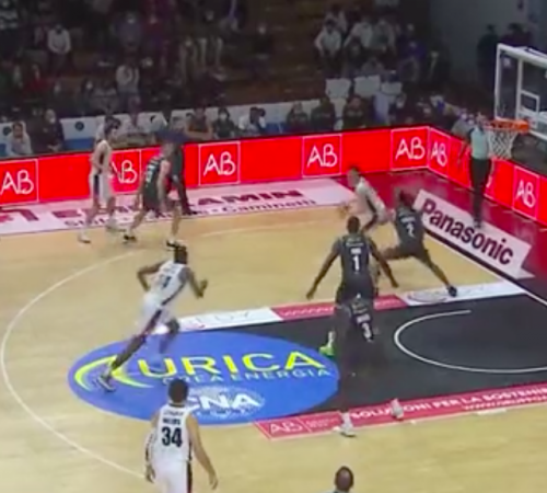 Gli highlights di Cremona-Virtus Bologna 75-87