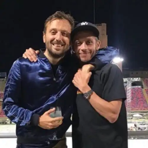 Cremonini svela un dietro le quinte su Valentino Rossi