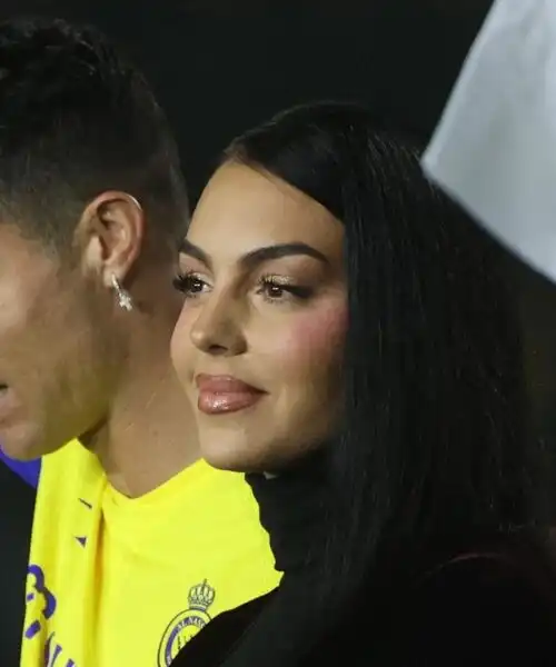 Cristiano Ronaldo e Georgina scatenano la festa, show a Riyad: le foto