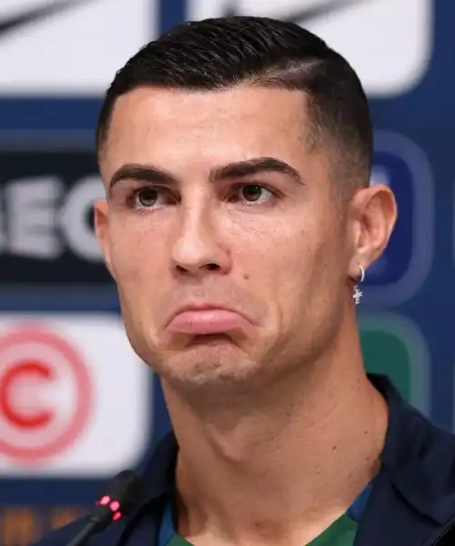 Cristiano Ronaldo polemico in conferenza stampa: le foto