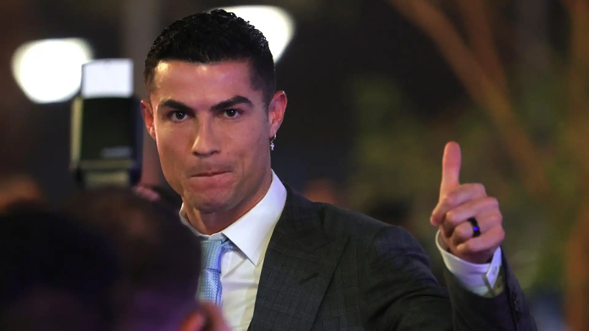 Cristiano Ronaldo super: regalo costosissimo al pugile. Foto
