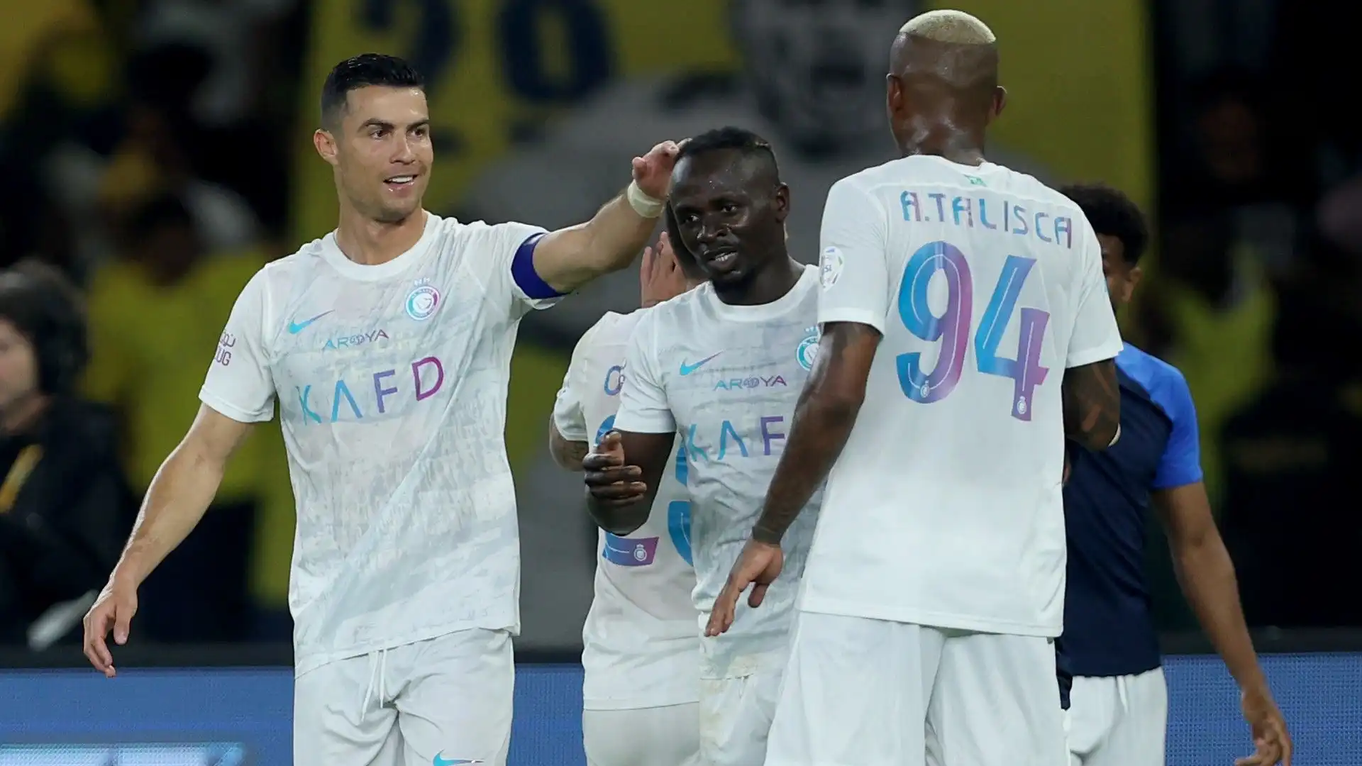 Cristiano Ronaldo vince la sfida tra Palloni d'oro: le foto
