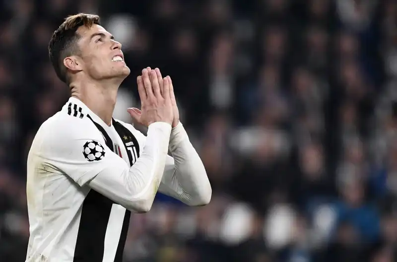 10- Chi è stato il primo portiere in serie A a parargli un rigore?
A- Donnarumma
B- Sirigu
C- Handanovic
D- Sorrentino