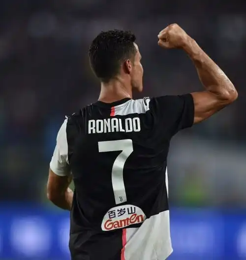 Cristiano Ronaldo è in Italia: il suo aereo è atterrato a Torino