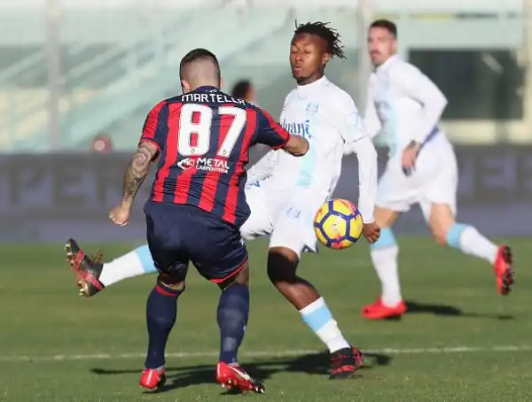 Un gol di Ante Budimir stende i veronesi e regala tre punti pesanti ai calabresi che si portano al quintultimo posto superando il Genoa.