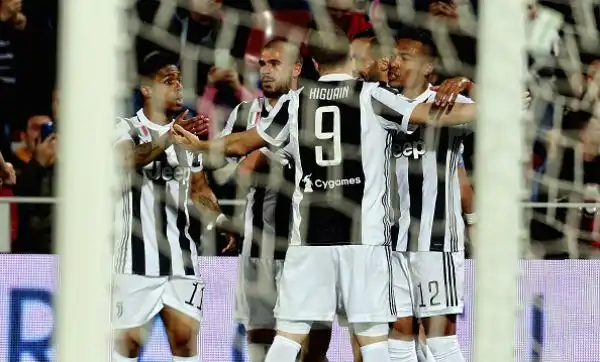 Simy con una rovesciata alla Ronaldo gela i bianconeri: la lotta scudetto è ancora viva.