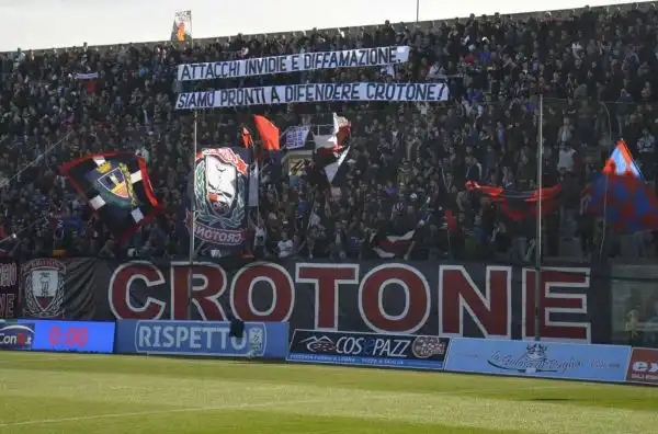 Gol e autogol per Budimir nel pareggio dei pitagorici.