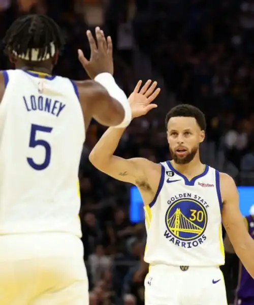 Nba, si parte nel segno dei Warriors, Lakers subito ko