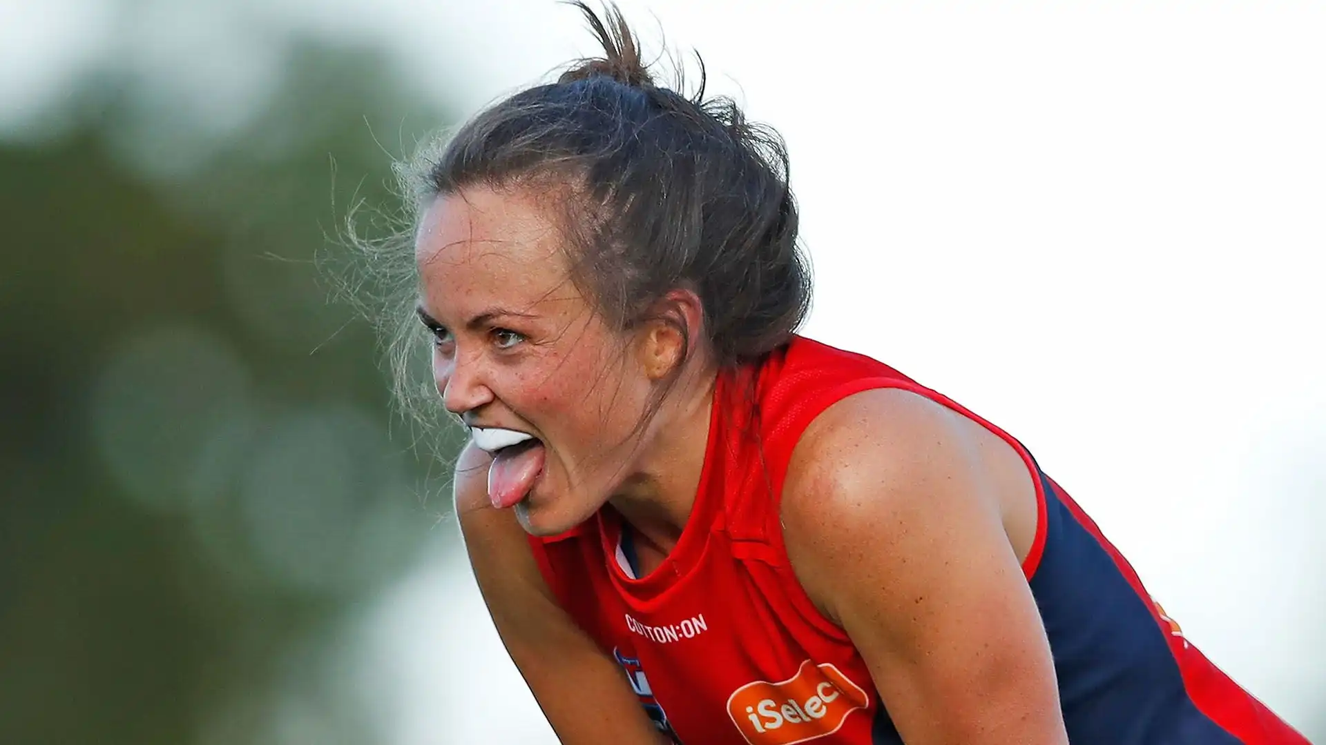 E' una calciatrice australiana che gioca per il Melbourne Football Club