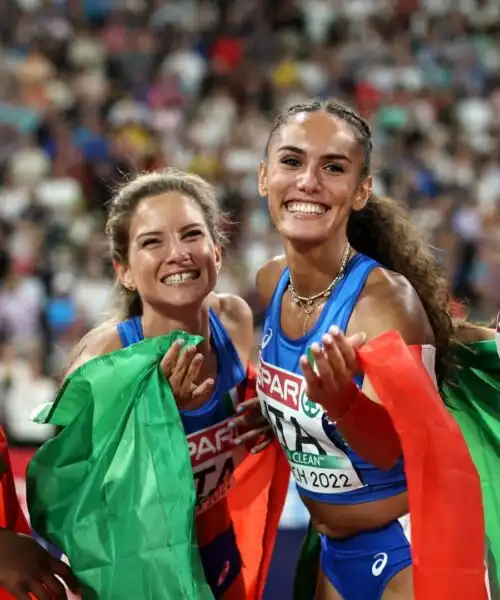 Dalia Kaddari gioisce con le Azzurre dopo lo splendido bronzo