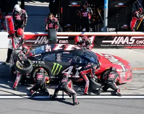Daytona 500, vittoria in volata per Busch