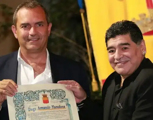 Napoli: cittadinanza onoraria a Maradona