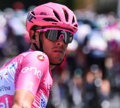 Alessandro De Marchi cade e lascia il Giro d’Italia