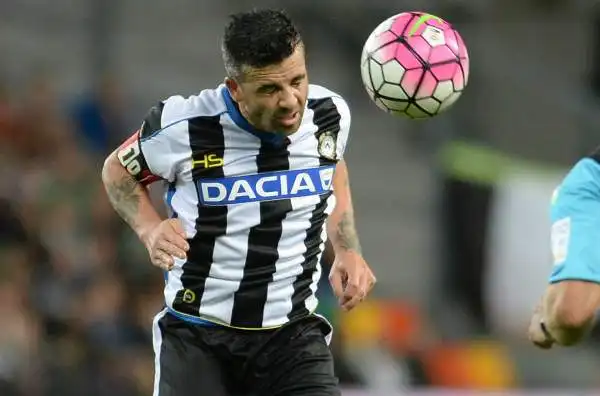 Udinese-Milan 2-3. Di Natale 5. Fuori dal gioco, la bandiera bianconera è lontano dalla migliore condizione. In campo si vede davvero pochissimo.