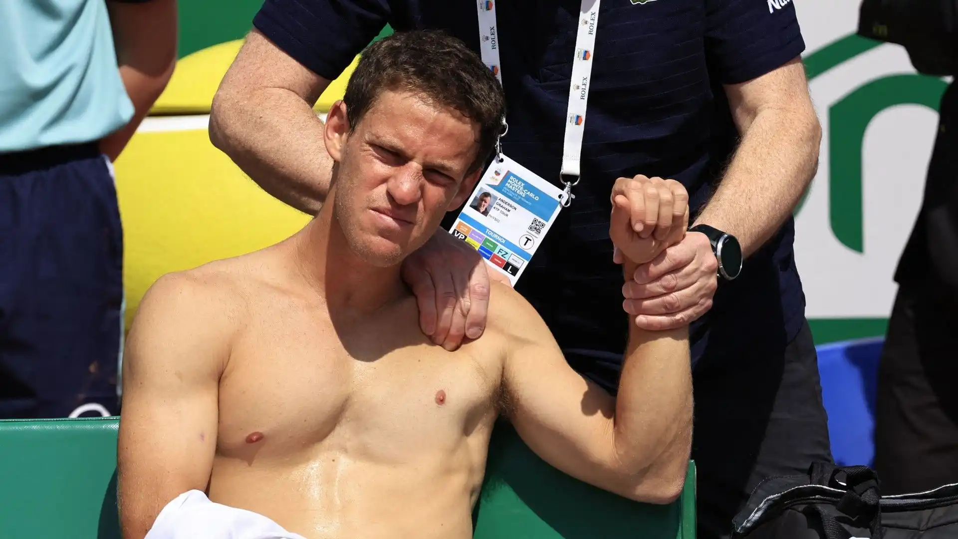 Diego Schwartzman si infortuna e abbandona il match: le foto
