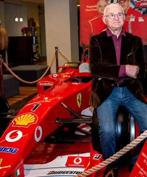 Tra F1 e gabardina del Drake, Dino Zoli riunisce il mondo Ferrari