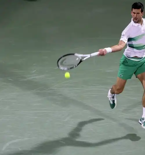 Dubai, Novak Djokovic riparte stendendo Lorenzo Musetti