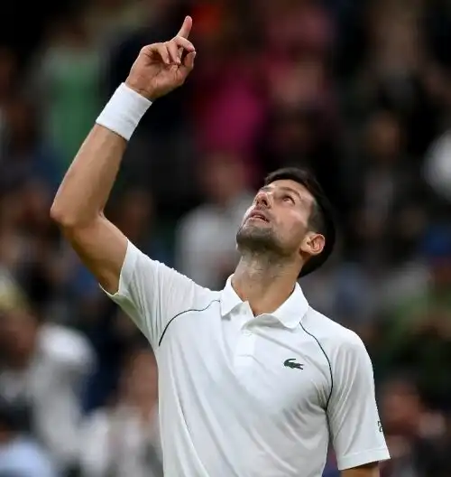 Novak Djokovic vince anche fuori dal campo