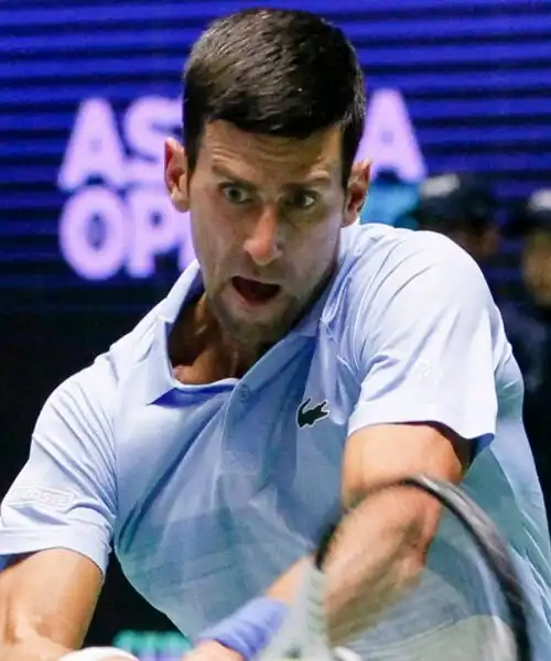 Medvedev, ritiro sorprendente: altra finale per Novak Djokovic