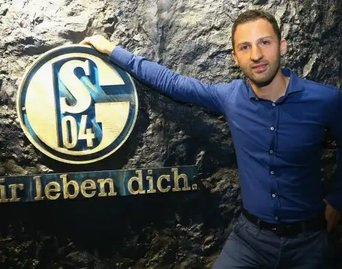 Schalke italiano con il lavoratore Tedesco