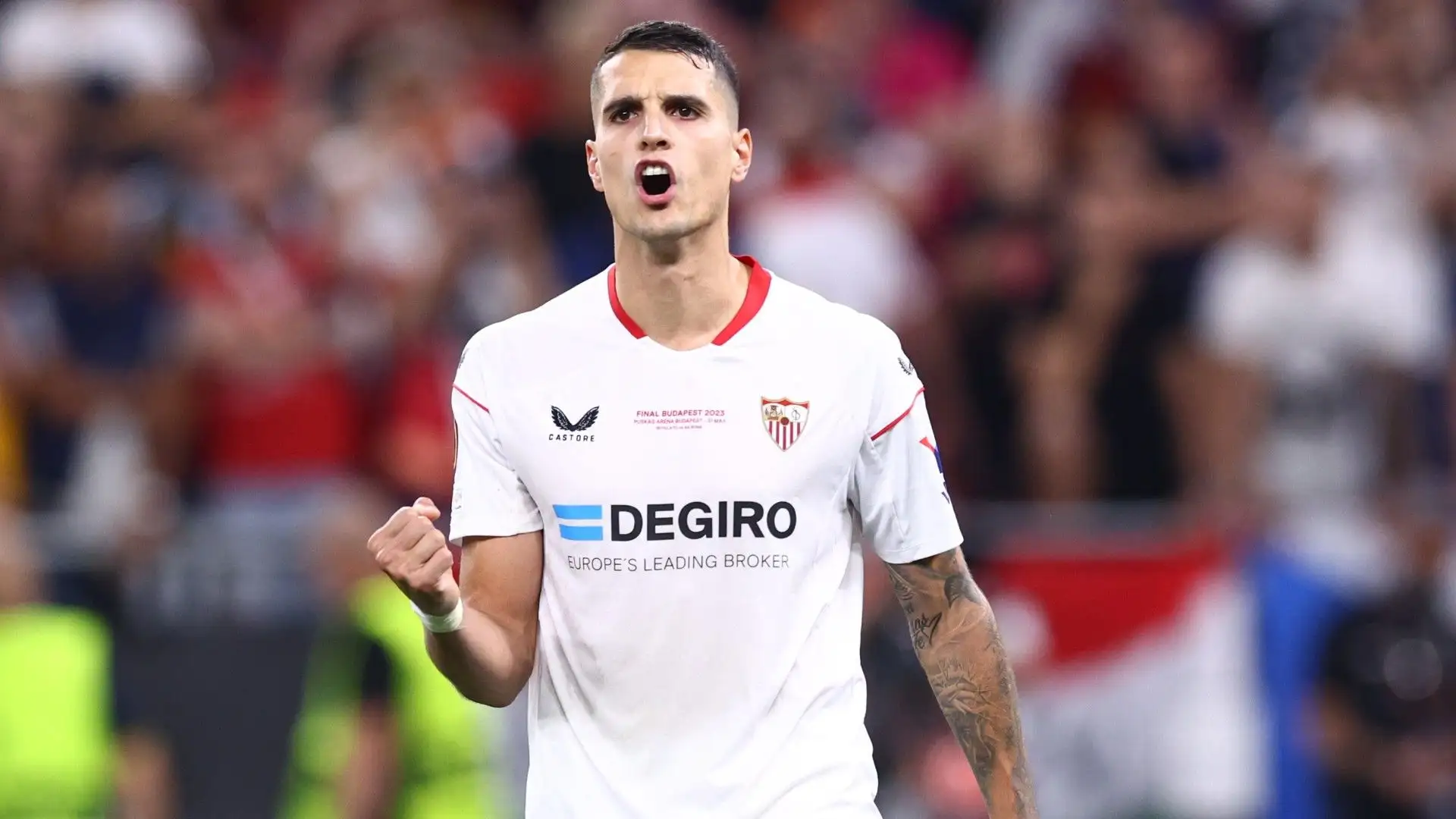 Il calciatore è in scadenza di contratto con il Siviglia e non ha ancora avviato le trattative per il rinnovo
