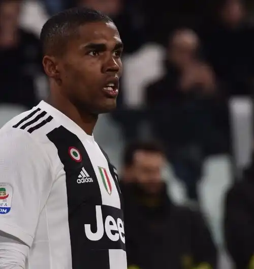 Disavventura per Douglas Costa: incidente stradale