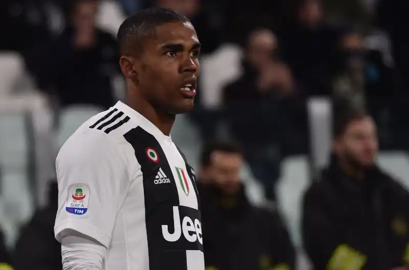 Allegri perde Douglas Costa per il Sassuolo