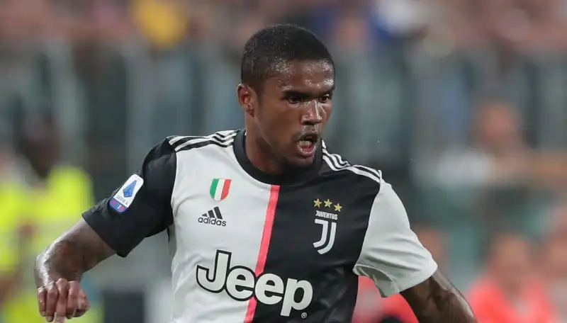 Douglas Costa, la Juventus non vuole rischiare