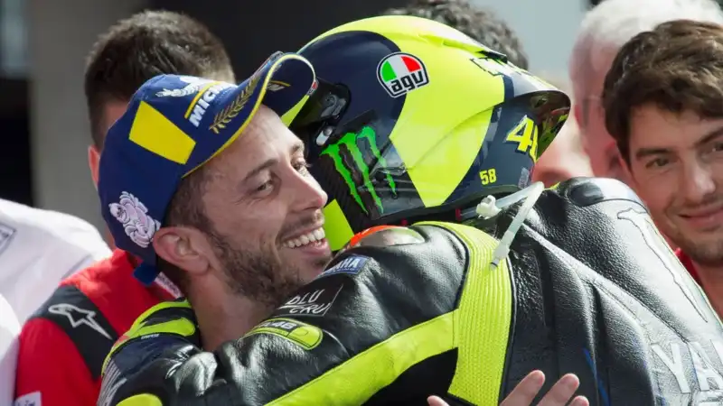 Andrea Dovizioso commenta l’indiscrezione su Valentino Rossi