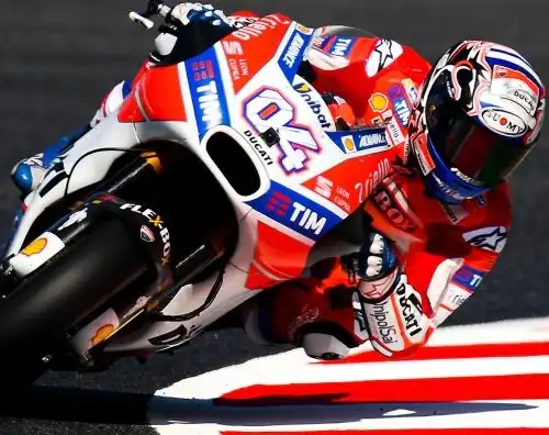 Andrea Dovizioso davanti, Valentino Rossi attardato