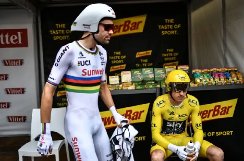 Tour de France, anche Dumoulin dà forfait