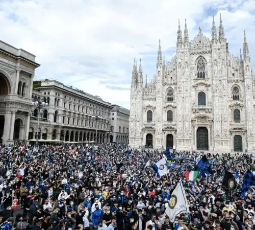 Andreoni sugli assembramenti post scudetto: “Costeranno qualche vita umana”