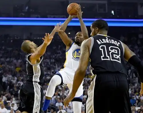 NBA, partenza col botto: Warriors k.o.