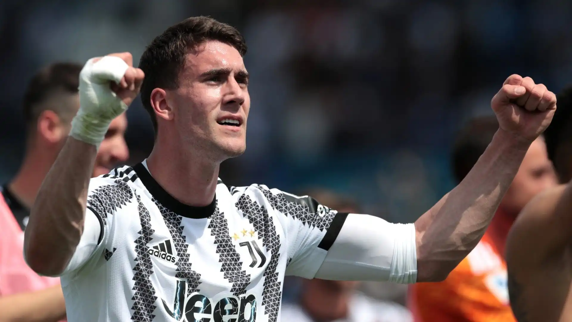 Dusan Vlahovic, esultanza polemica contro i tifosi avversari: foto