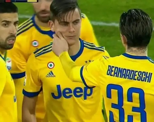 Dybala ko fuori in lacrime