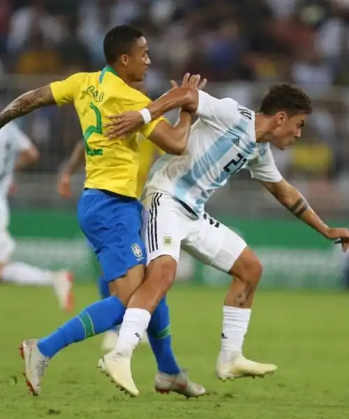 Miranda affossa l’Argentina, Dybala si fa male