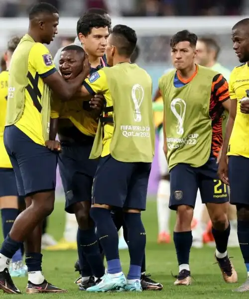 Ecuador eliminato dai Mondiali: le foto dei calciatori che piangono