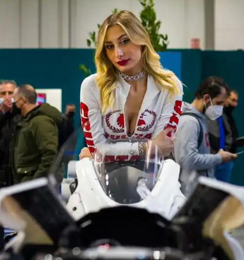 Eicma Girls 2021: le foto di Alessia Dones