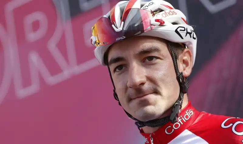 Elia Viviani trasportato in ospedale dopo una caduta