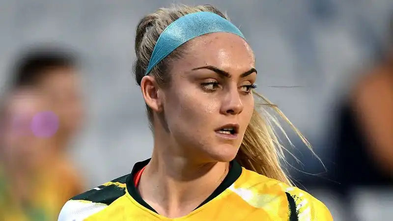 Ellie ha iniziato la sua carriera da professionista nel 2015 con il Western Sydney