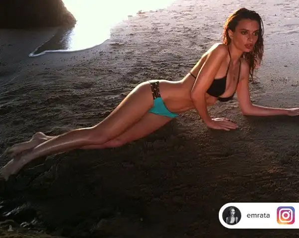 L'attrice e supermodel nata in Inghilterra ma cresciuta in America è ormai una delle grandi regine del web, con quasi 9 milioni di follower su Instagram ai quali continua a regalare immagini super sex