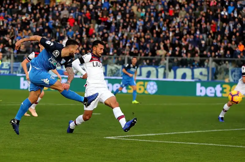 Al vantaggio iniziale di Caputo aveva risposto Poli per gli ospiti, a dieci dal termine il gol vittoria di La Gumina.